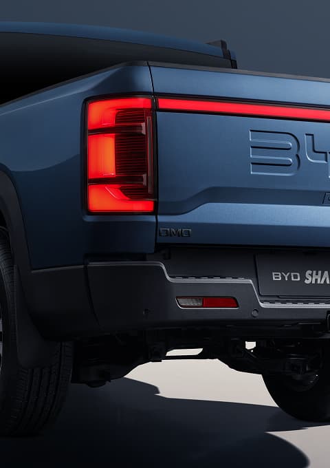 BYD Shark 6 front three-quarter view