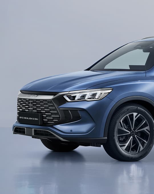 BYD Sealion 5 rear three-quarter view