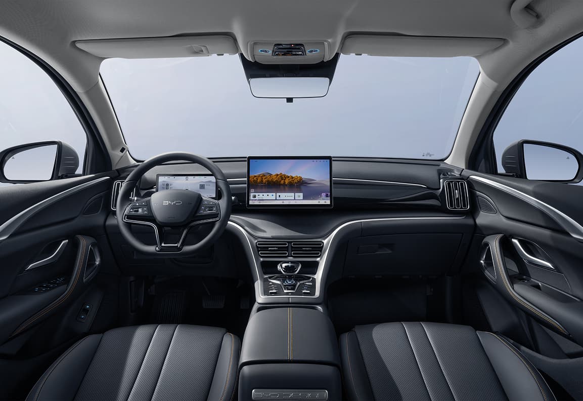 BYD Sealion 5 dashboard and steering wheel